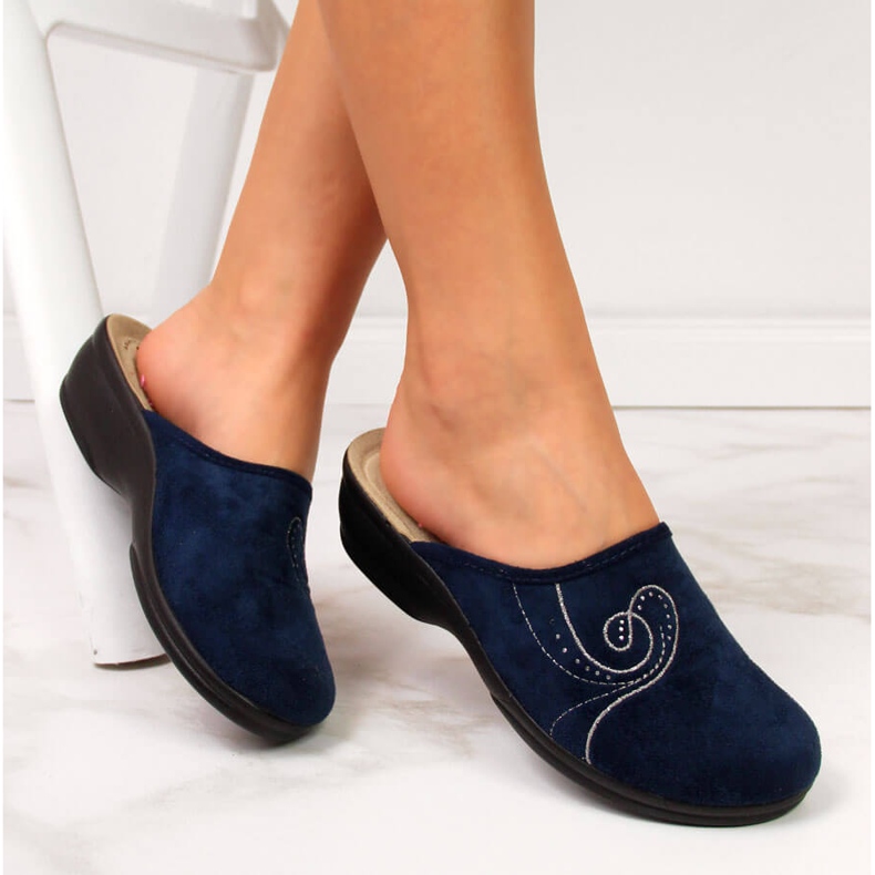 Chaussons de maison femme à semelles compensées bleu marine Inblu 1