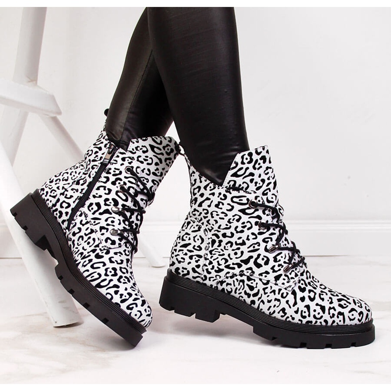 Bottes pour femmes isolées Filippo blanches 1