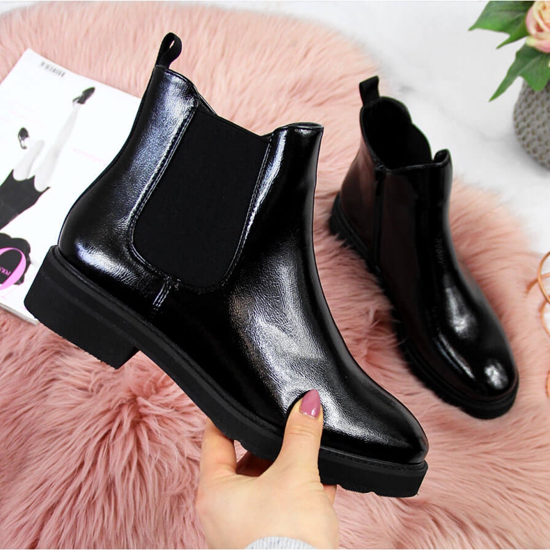 Bottines Chelsea laquées noires Sergio Leone isolées noires 1