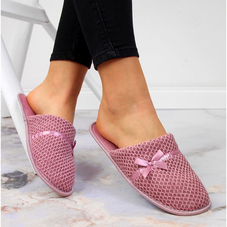 Pull maison femme chaussons roses NEWS 1