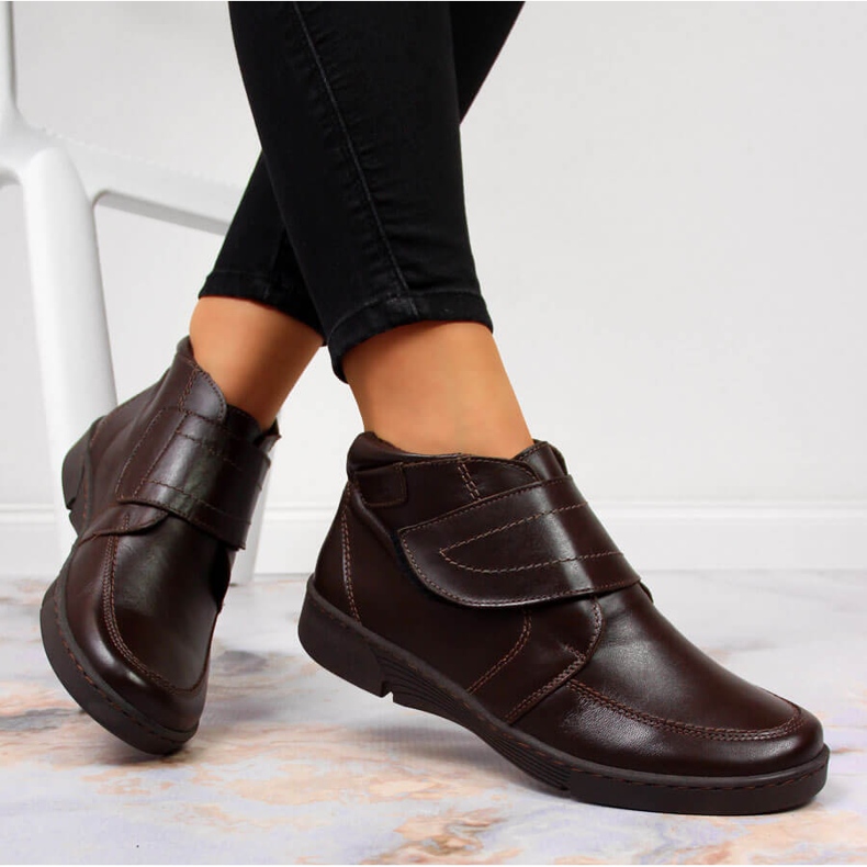 Bottes pour femmes en cuir marron avec velcro, marron Łukbut 676 brun 1
