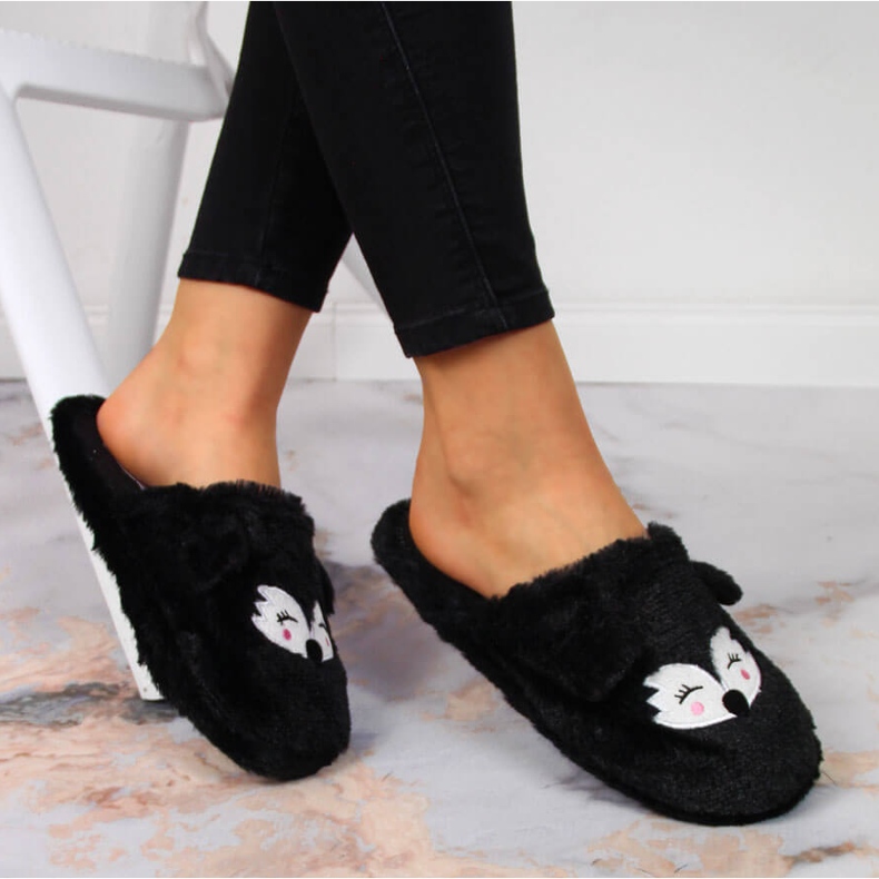 Chaussons femme en fourrure Cloxx noir avec oreilles 1