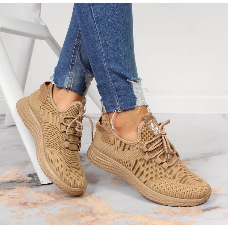 News Chaussures de sport en maille beige clair 2 News Chaussures de sport en maille beige clair 2