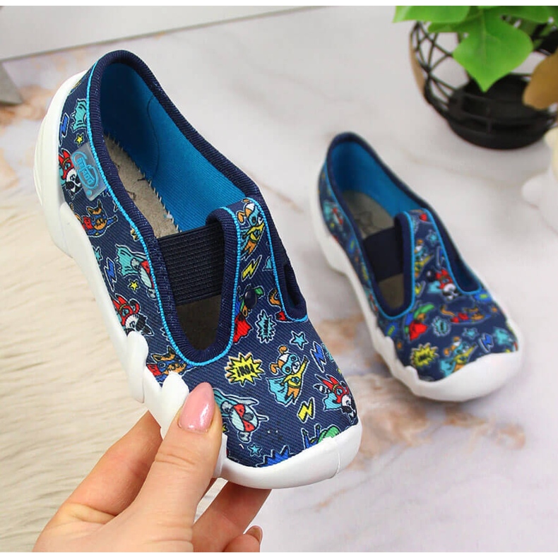 Chaussons garçon pour la maternelle sur les élastiques bleu marine Befado 1