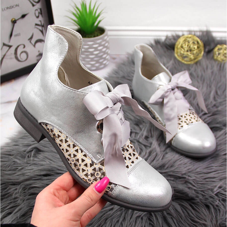 Bottines Jezzi printemps argent ajourées femme 1