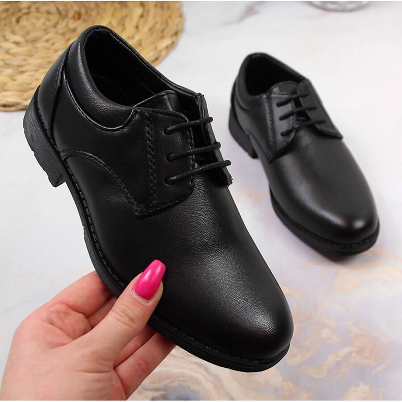 Chaussures habillées noires pour garçons de l'American Club 1