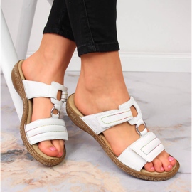Chaussons femme en cuir blanc avec velcro blanc Rieker 62886-80 1
