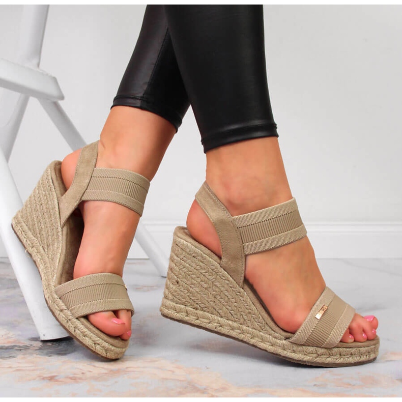 Sandales espadrilles sur un coin beige Big Star JJ274978 1 Sandales espadrilles sur un coin beige Big Star JJ274978 1