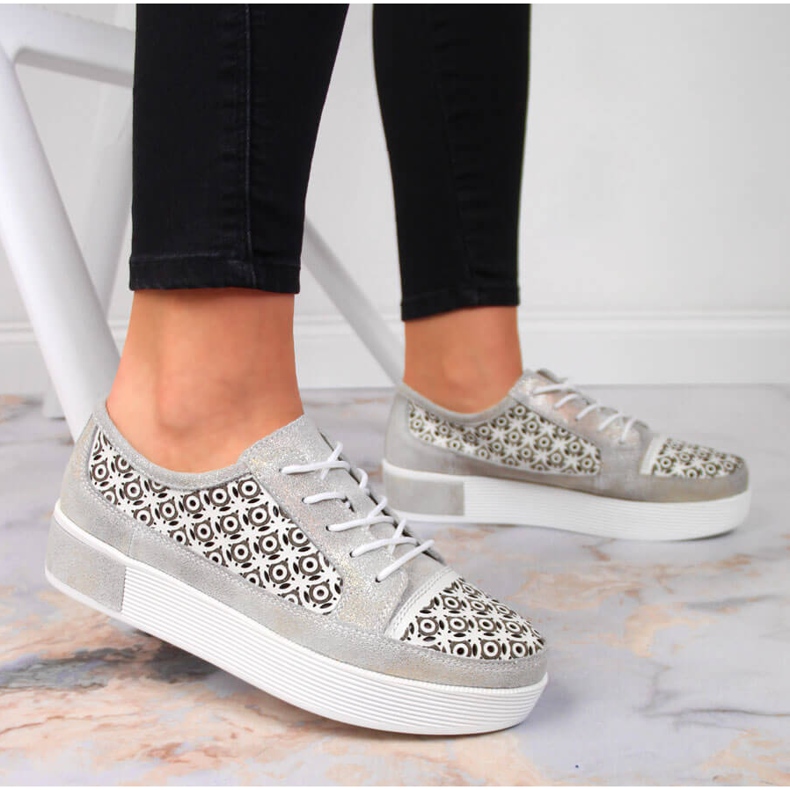 Chaussures femme en cuir ajouré doré Filippo 2