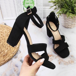 Sandales noires pour femmes eVento sur le poteau 1