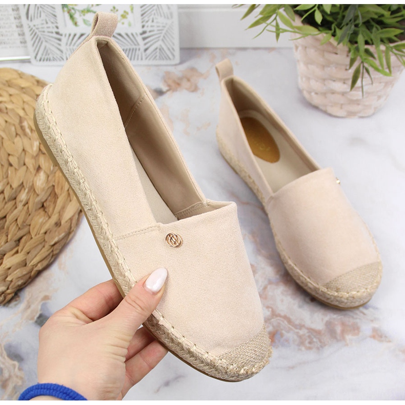 Espadrilles à enfiler beiges pour femmes eVento 1 Espadrilles à enfiler beiges pour femmes eVento 1