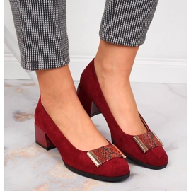 Escarpins sur un bloc de daim Jezzi marron rouge 6