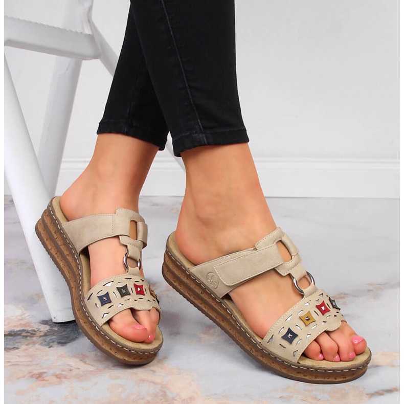 Chaussons compensés beiges pour femmes Rieker 62924-60 1 Chaussons compensés beiges pour femmes Rieker 62924-60 1