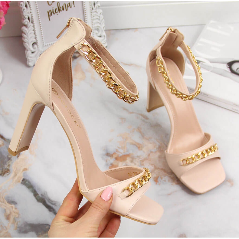 Sandales pour femmes sur un poteau avec une chaîne beige Potocki 1