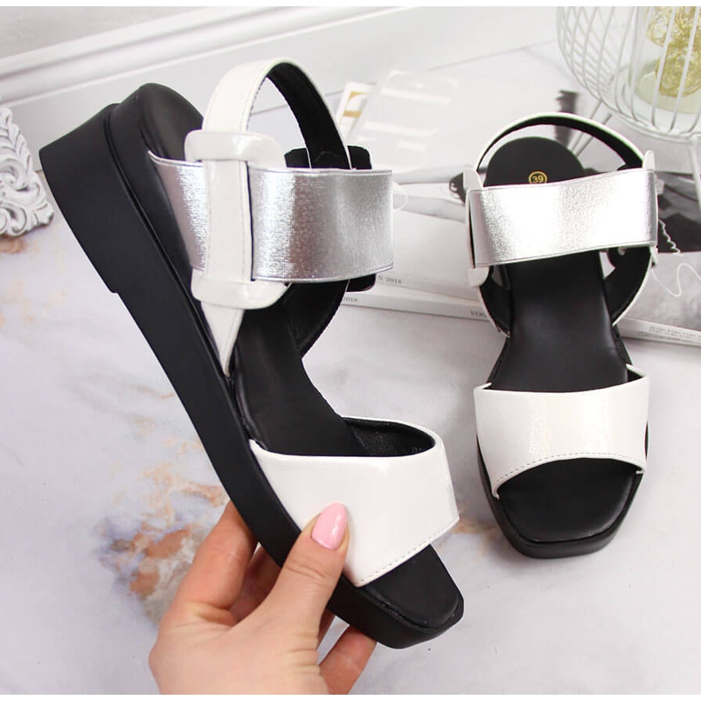 Sandales pour femmes à talon compensé avec Potocki blanc blanche 1