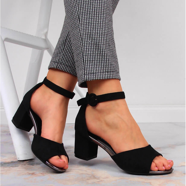 Sandales noires pour femmes Vinceza sur le poteau 1