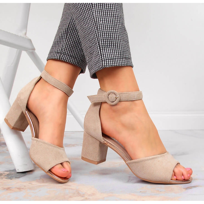 Sandales pour femmes sur un poteau Vinceza beige 2