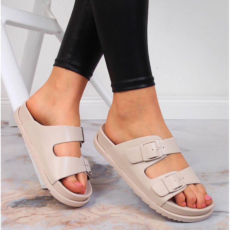 S.Barski Chaussons femme en caoutchouc à boucles beige S. Barski 1 S.Barski Chaussons femme en caoutchouc à boucles beige S. Barski 1