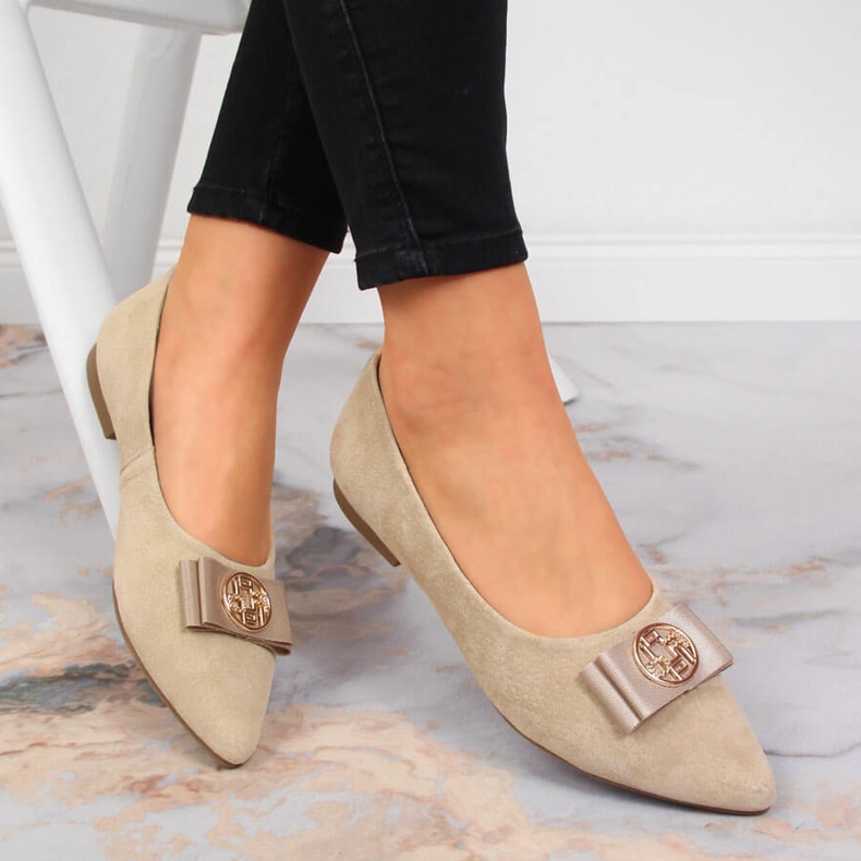 Ballerines en cuir pour femmes avec une pointe de beige Filippo 1