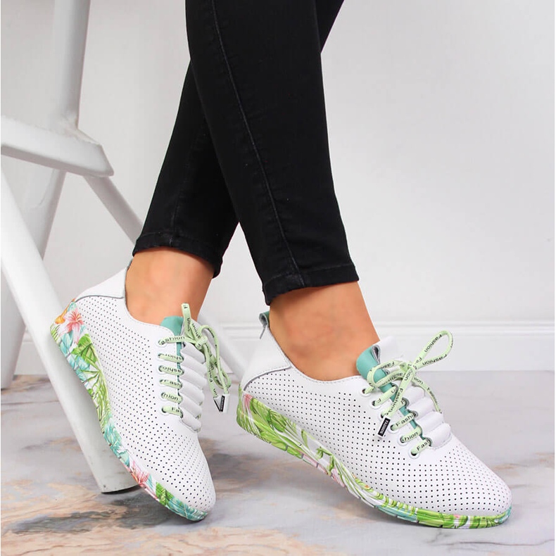 Chaussures femme en cuir blanc ajouré avec un coin Artiker 2