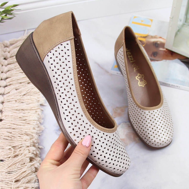 Chaussures femme ajourées à semelle compensée beige Jezzi 1