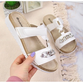 Chaussons pour femmes Inblu Velcro blancs avec une chaîne 1