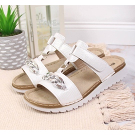 Chaussons pour femmes Inblu Velcro blancs avec une chaîne 2