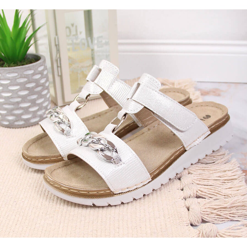 Chaussons pour femmes Inblu Velcro blancs avec une chaîne 2