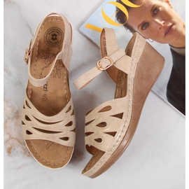 Sandales confortables pour femmes sur un talon compensé Jezzi beige 3