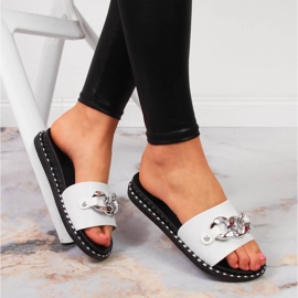 Chaussons femme Vinceza blanc avec chaîne 1