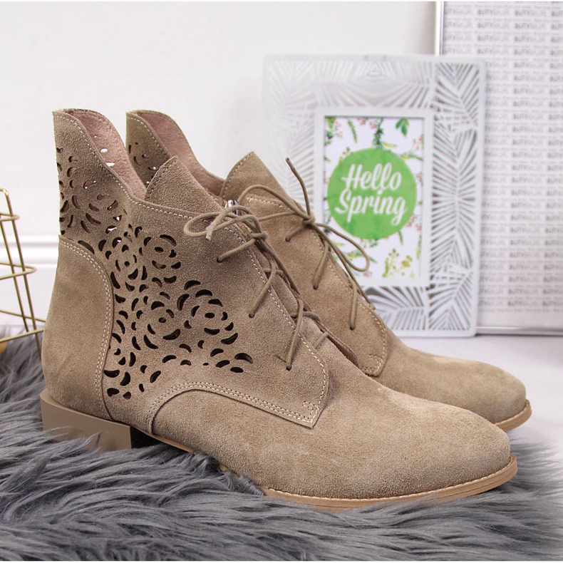 Bottes en cuir suédé ajouré beige Juma 2
