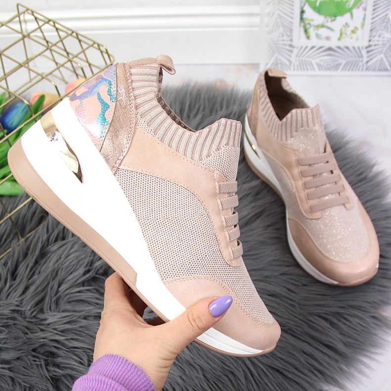 Brogues pour femmes sur un talon compensé à enfiler rose poudré Artiker 1 Brogues pour femmes sur un talon compensé à enfiler rose poudré Artiker 1