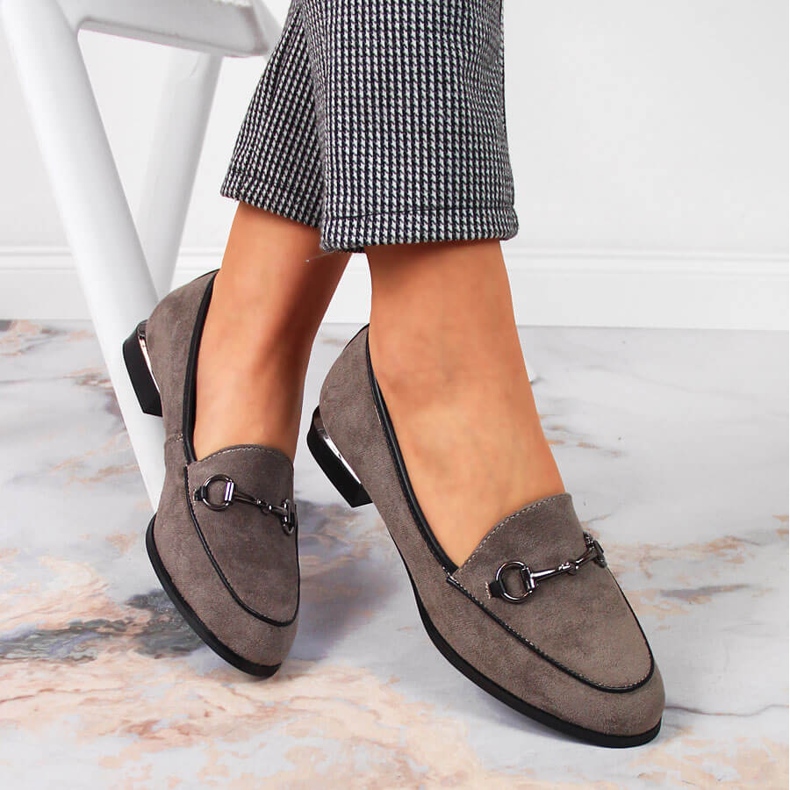 Mocassins chaussures basses pour femmes avec décoration Jezzi grise 1 Mocassins chaussures basses pour femmes avec décoration Jezzi grise 1