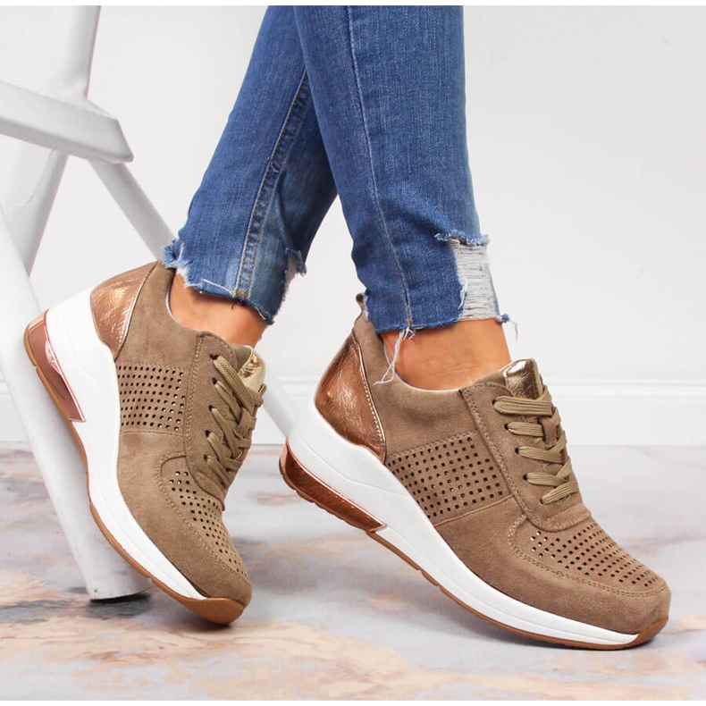 Chaussures compensées beiges pour femmes Jezzi 1 Chaussures compensées beiges pour femmes Jezzi 1