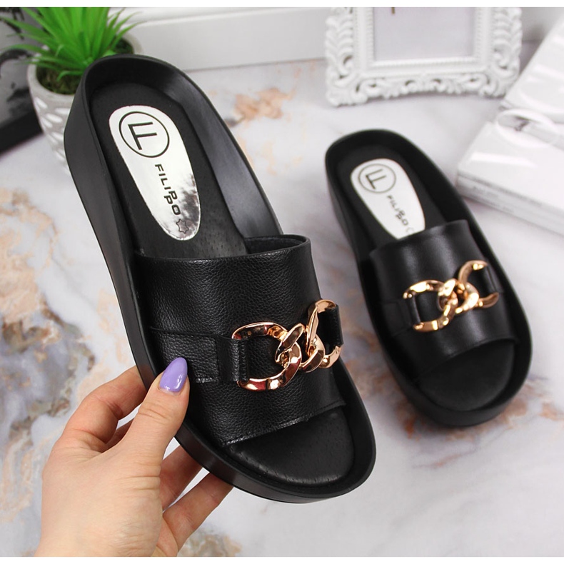 Chaussons femme en cuir noir avec chaîne Filippo le noir 1