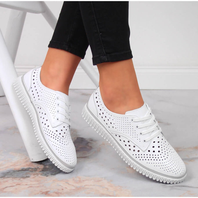 Chaussures femme en cuir ajouré Artiker blanc 1