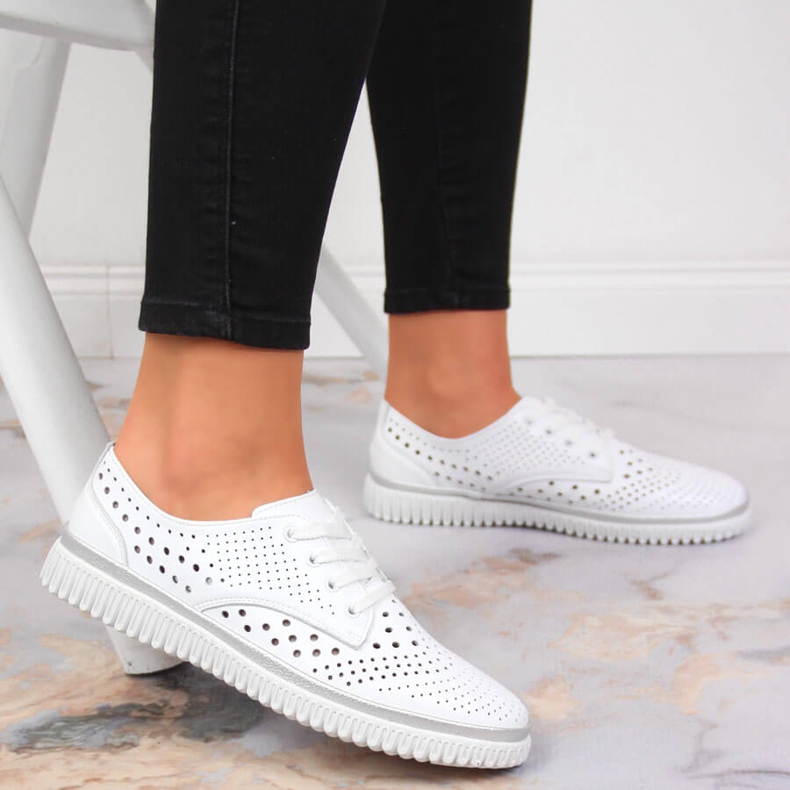 Chaussures femme en cuir ajouré Artiker blanc blanche 2 Chaussures femme en cuir ajouré Artiker blanc blanche 2