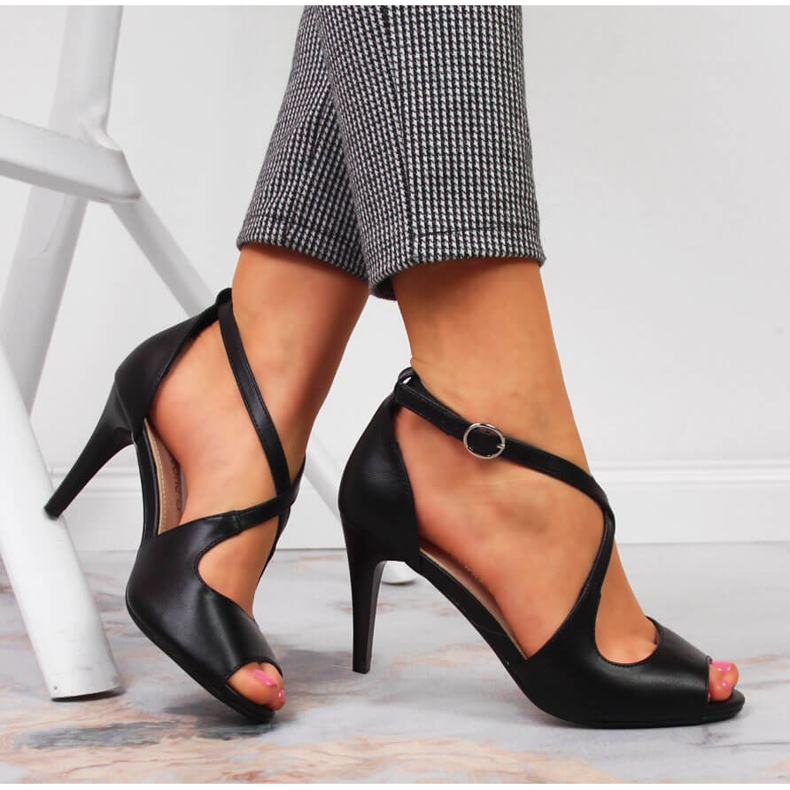 Sandales noires pour femmes Sergio Leone sur un talon haut 1