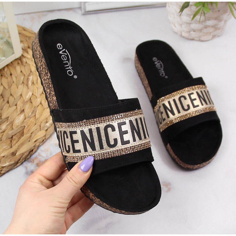 Chaussons femme eVento noirs avec inscriptions 1