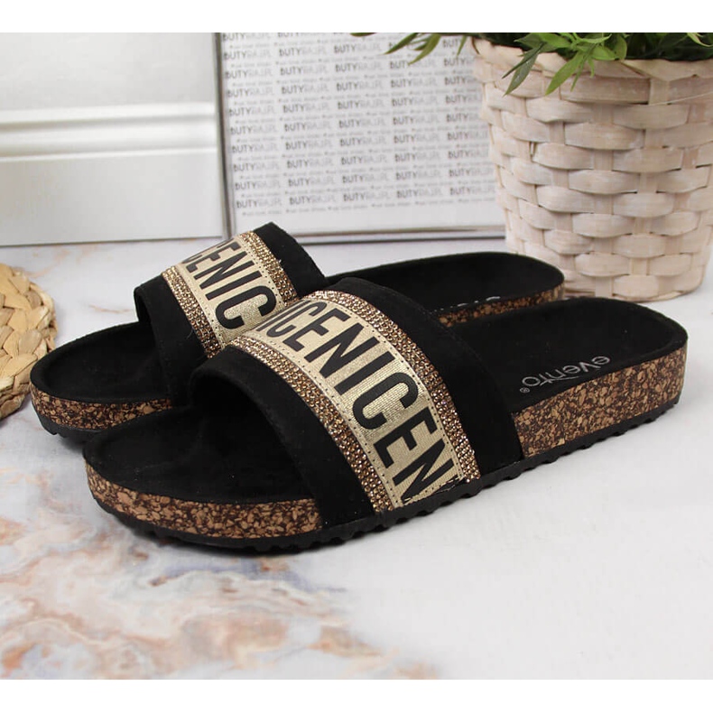 Chaussons femme eVento noirs avec inscriptions 2