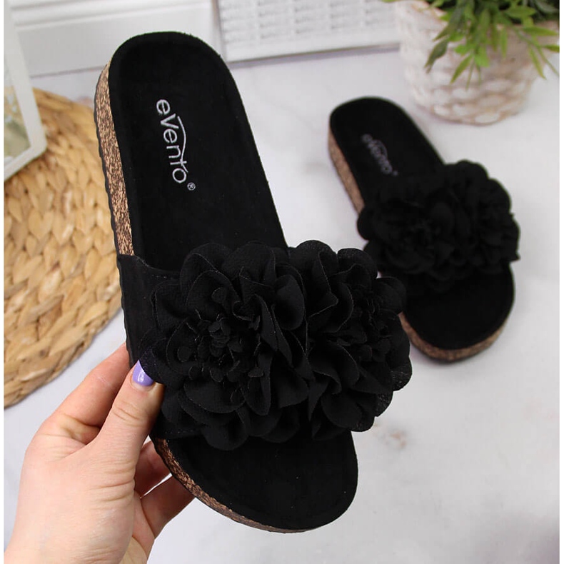 Chaussons femme noirs à fleurs eVento 1