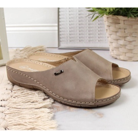 Chaussons femme en cuir sur semelle compensée Helios 105 beige 2 Chaussons femme en cuir sur semelle compensée Helios 105 beige 2