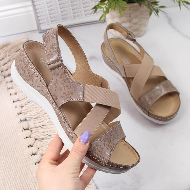 Sandales cuir femme avec élastiques confortables Helios 100 beige 1 Sandales cuir femme avec élastiques confortables Helios 100 beige 1