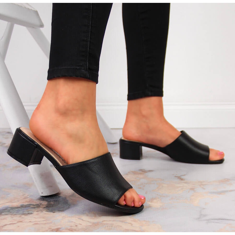 Chaussons noirs pour femmes sur un bloc par Sergio Leone le noir 2