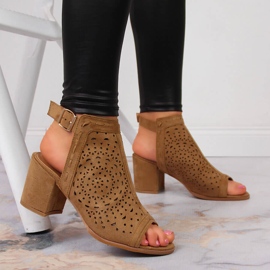 T.Sokolski Sandales pour femmes construites avec camel ajouré T. Sokolski brun 2 T.Sokolski Sandales pour femmes construites avec camel ajouré T. Sokolski brun 2