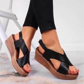 Sandales noires pour femmes sur un coin Filippo le noir 1