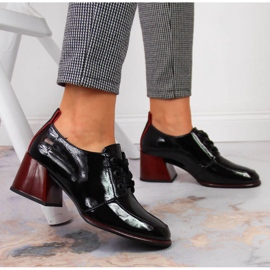 Chaussures pour femmes en cuir sur un bloc noir Filippo 2