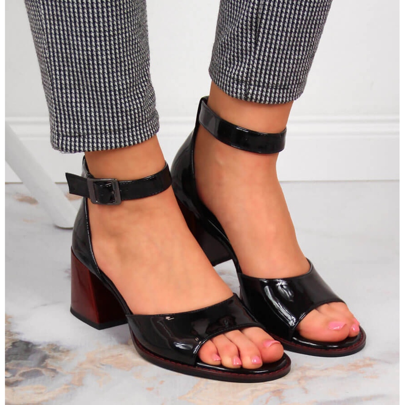 Sandales en cuir verni noir Filippo noir 2