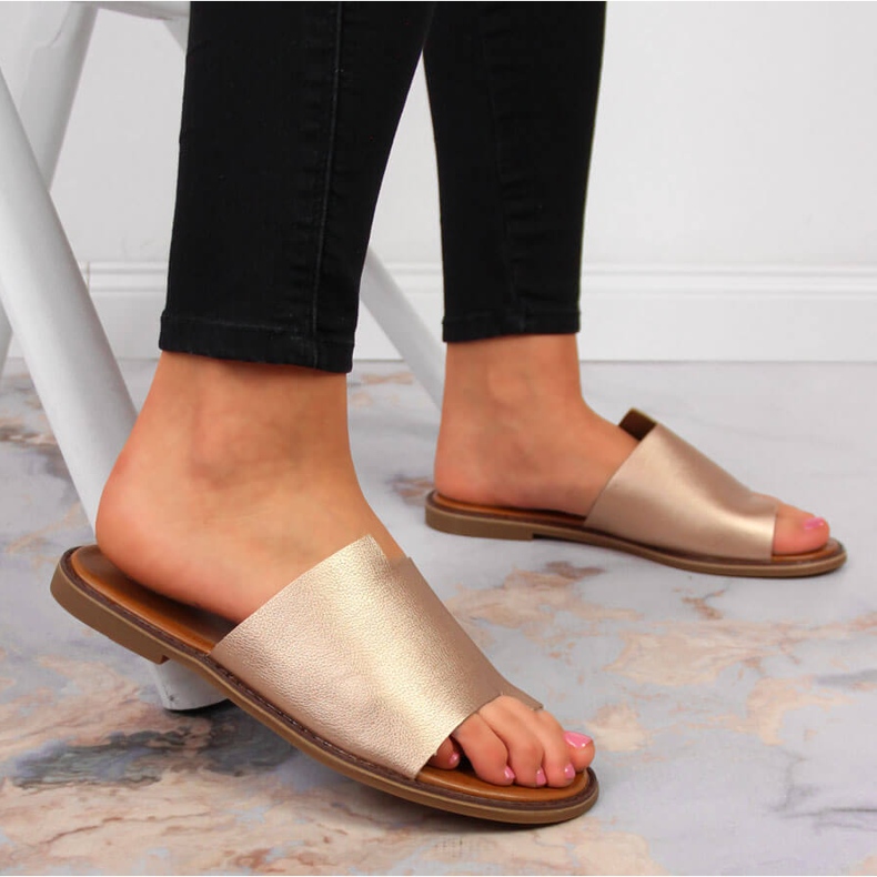 Tongs dorées femme Jezzi 2