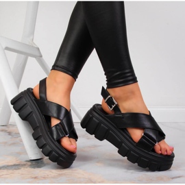 Sandales pour femmes sur la plateforme Jezzi noire 1